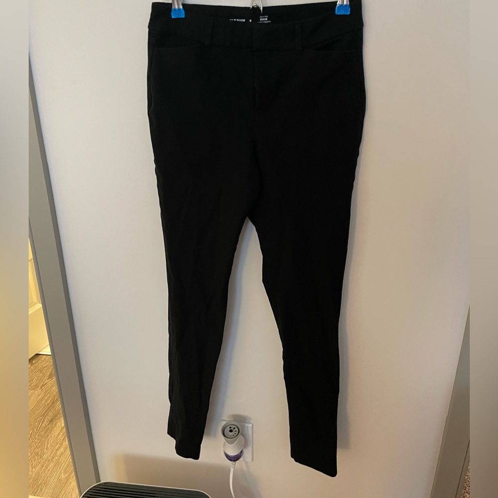 NWOT Old Navy Black Pixie Pants